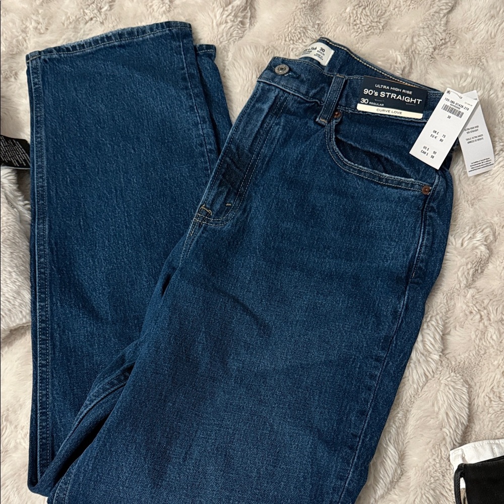 Womens ultra high rise 90s Straight Blue Jeans- BRAND NEW W TAGS ABERCROMBIE